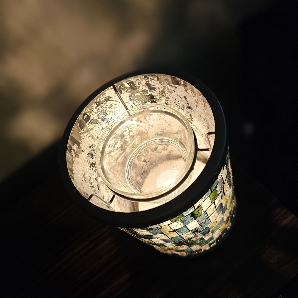 Scentsy Wax Warmer Stained Glass - Picture 2 of 5